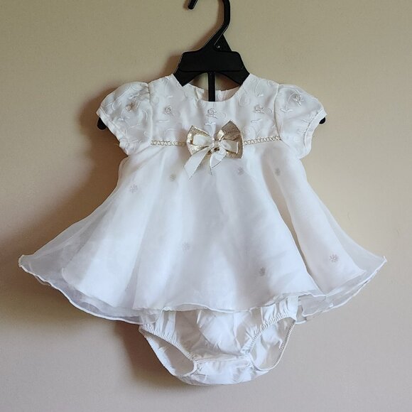 George Beautiful Baby Girl Dress With Embordered Flowers. Size Infant 0-3 Months - Picture 2 of 6
